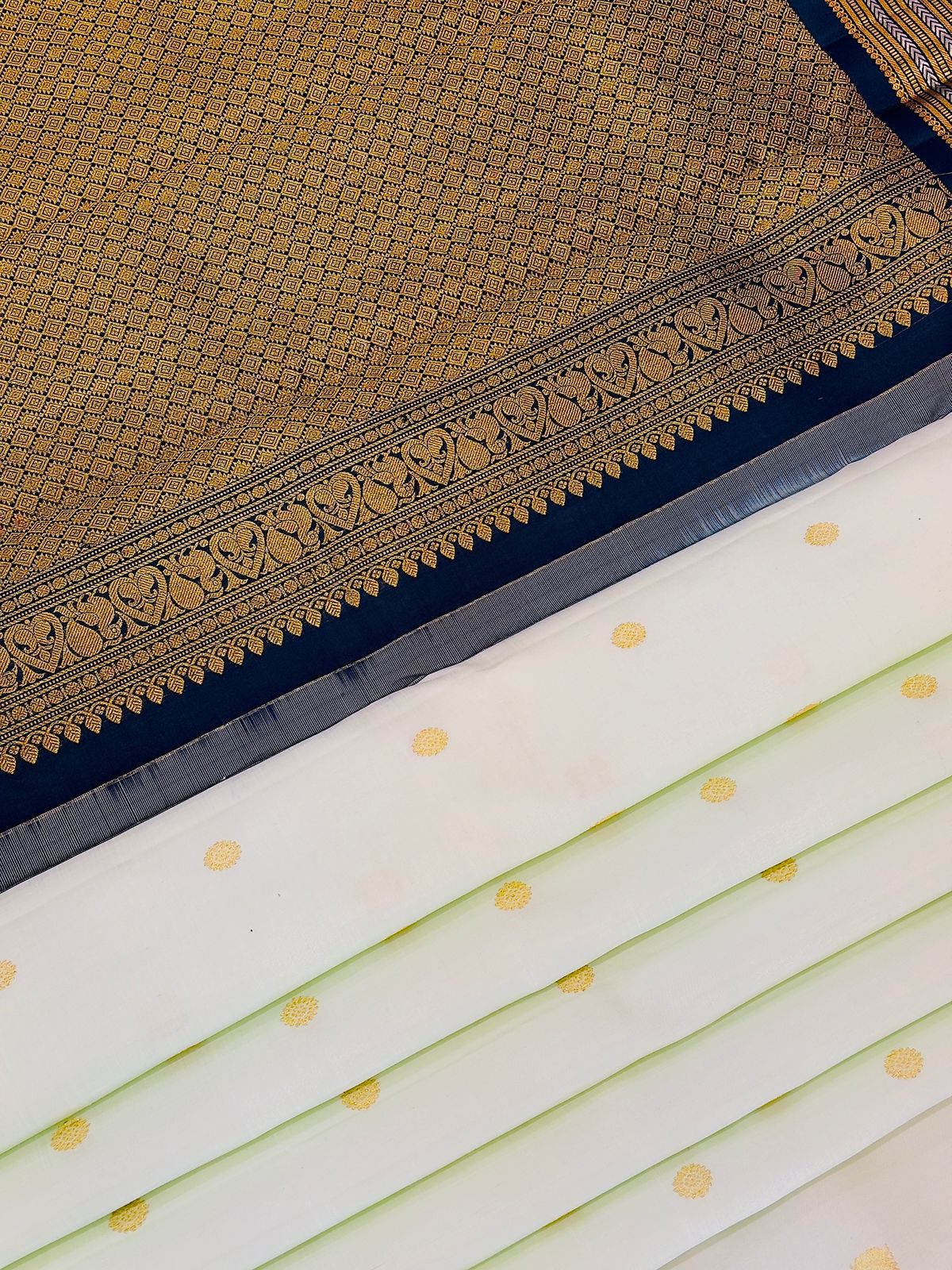 Majestic Green Kanjivaram Silk Grandeur