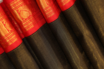 Black full checks Vairaoosi Red Border