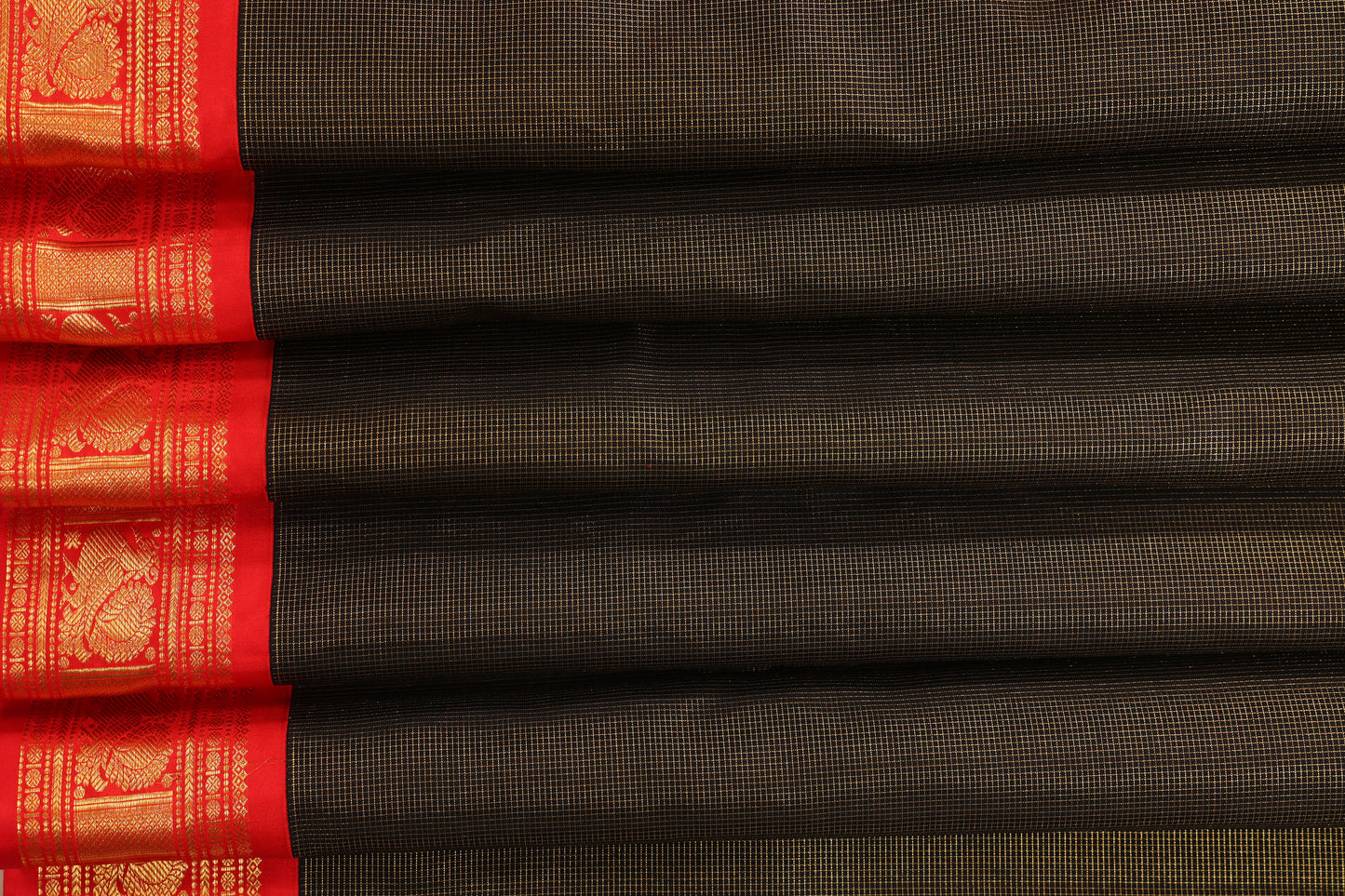 Black full checks Vairaoosi Red Border