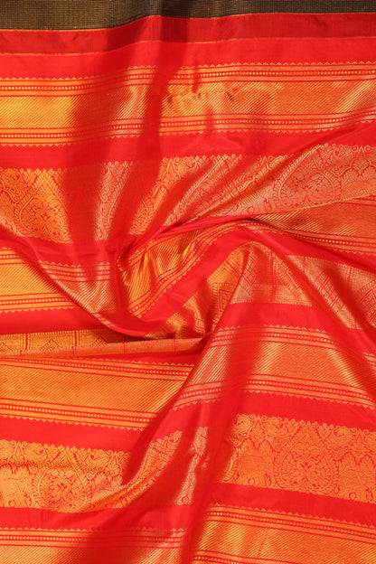 Black full checks Vairaoosi Red Border