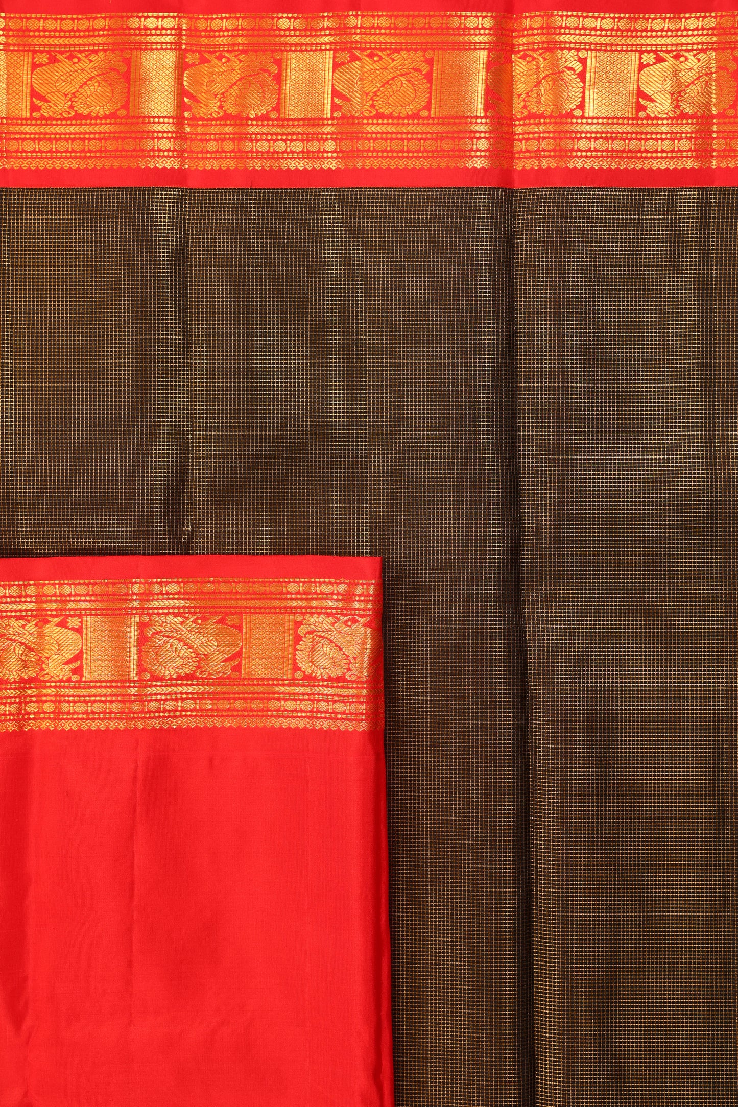 Black full checks Vairaoosi Red Border