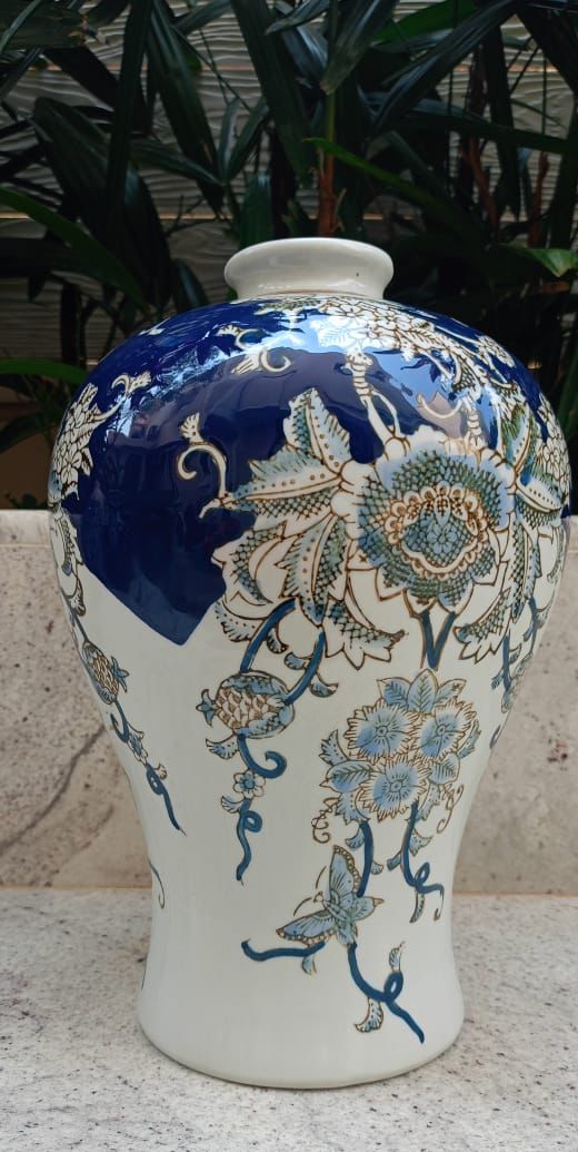 Blue & White Floral Chinese Pot