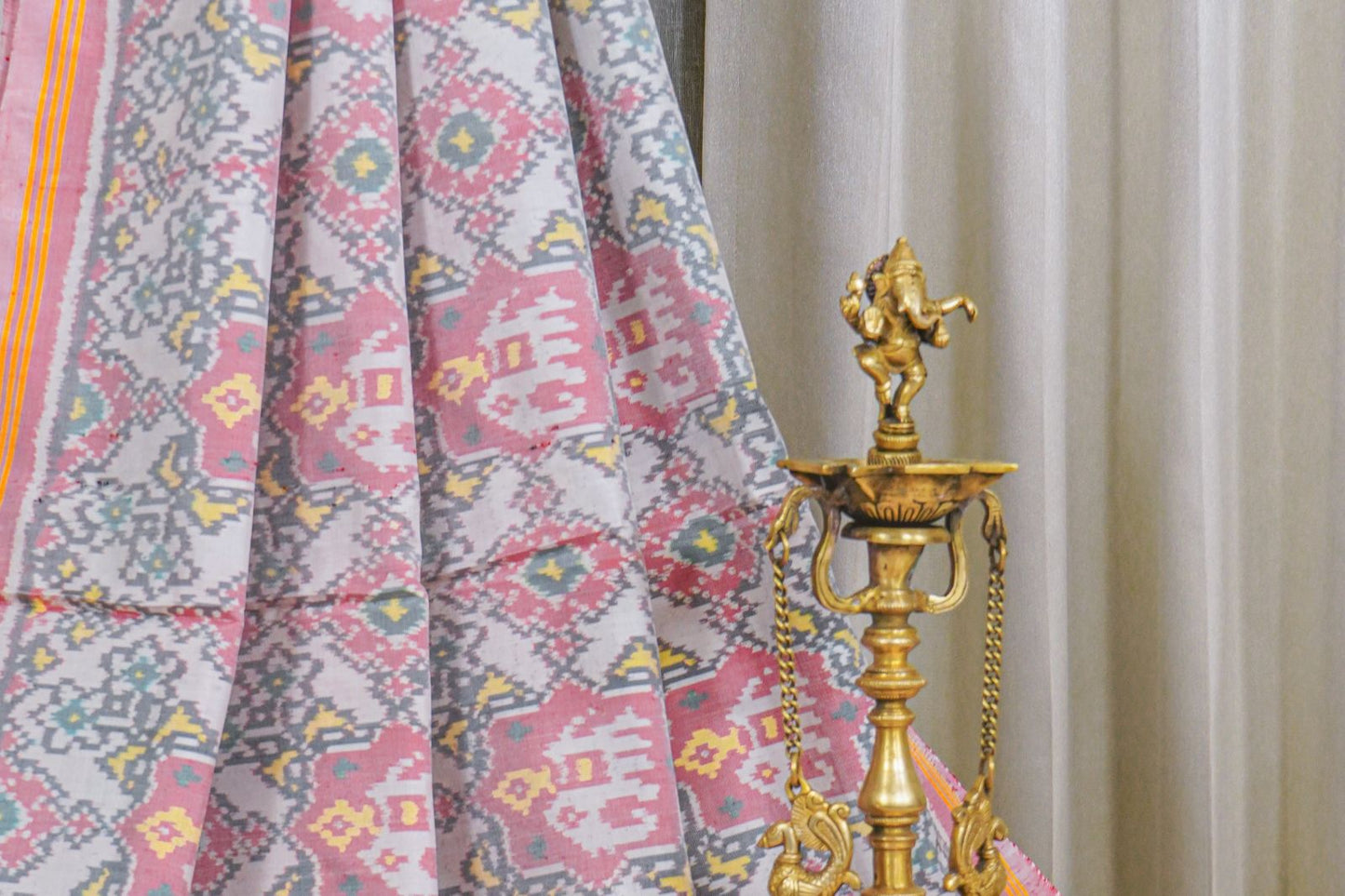 Elegant Geometric Floral Ikat Weave