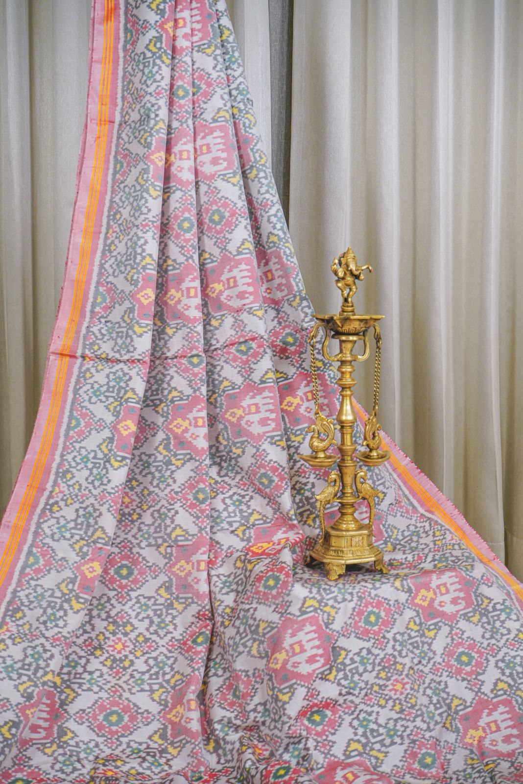 Elegant Geometric Floral Ikat Weave