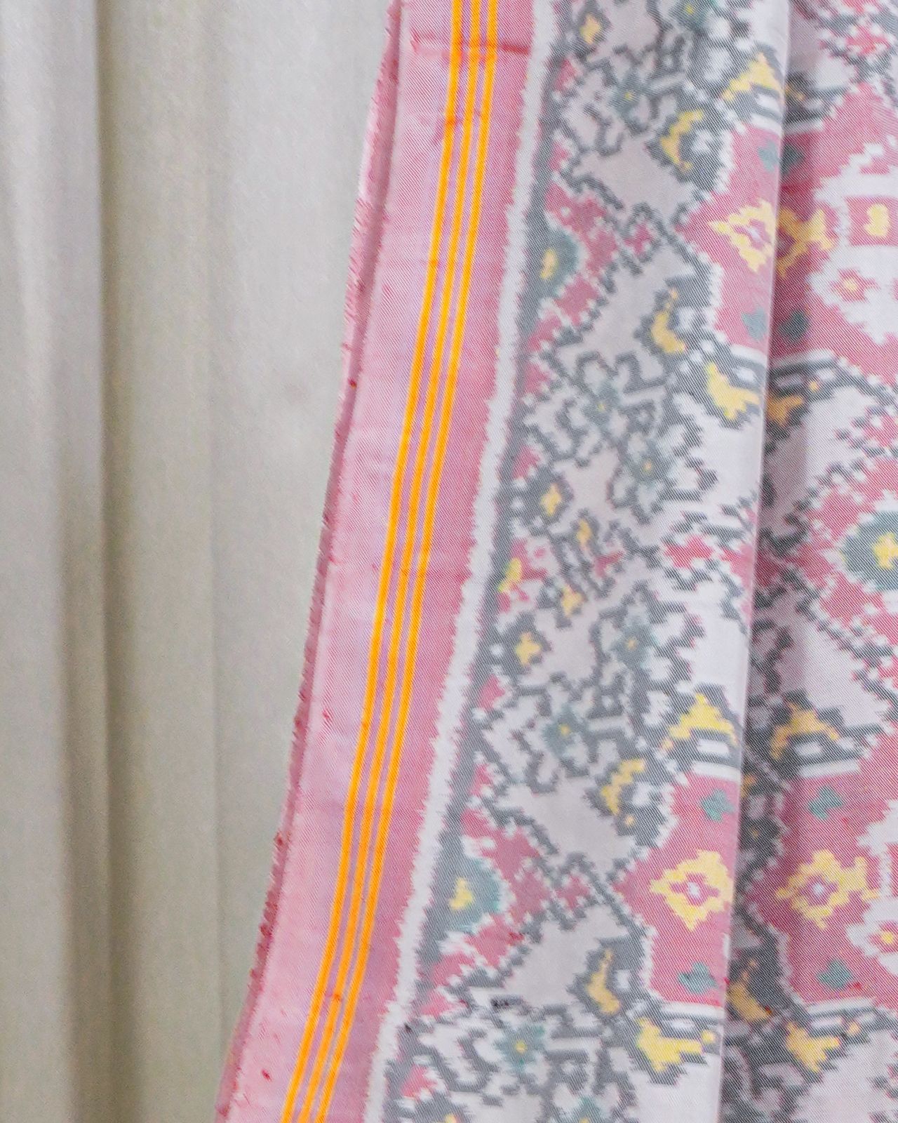 Elegant Geometric Floral Ikat Weave