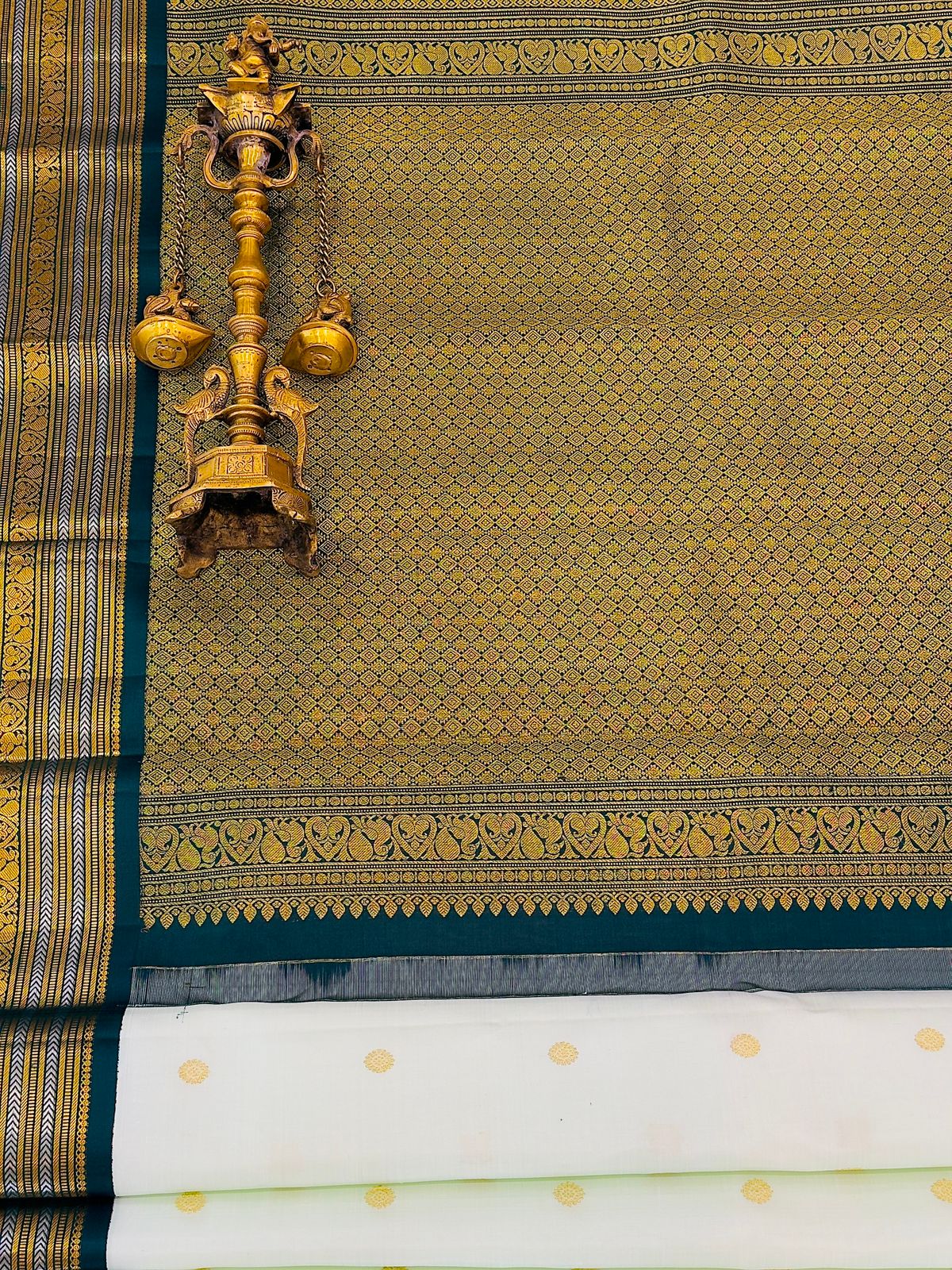 Majestic Green Kanjivaram Silk Grandeur