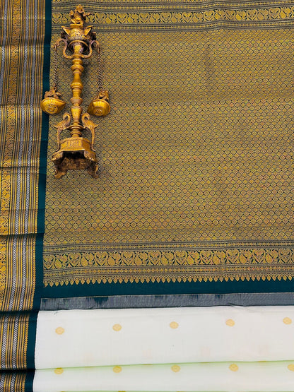 Majestic Green Kanjivaram Silk Grandeur
