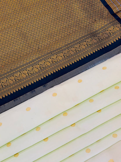 Majestic Green Kanjivaram Silk Grandeur