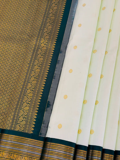 Majestic Green Kanjivaram Silk Grandeur