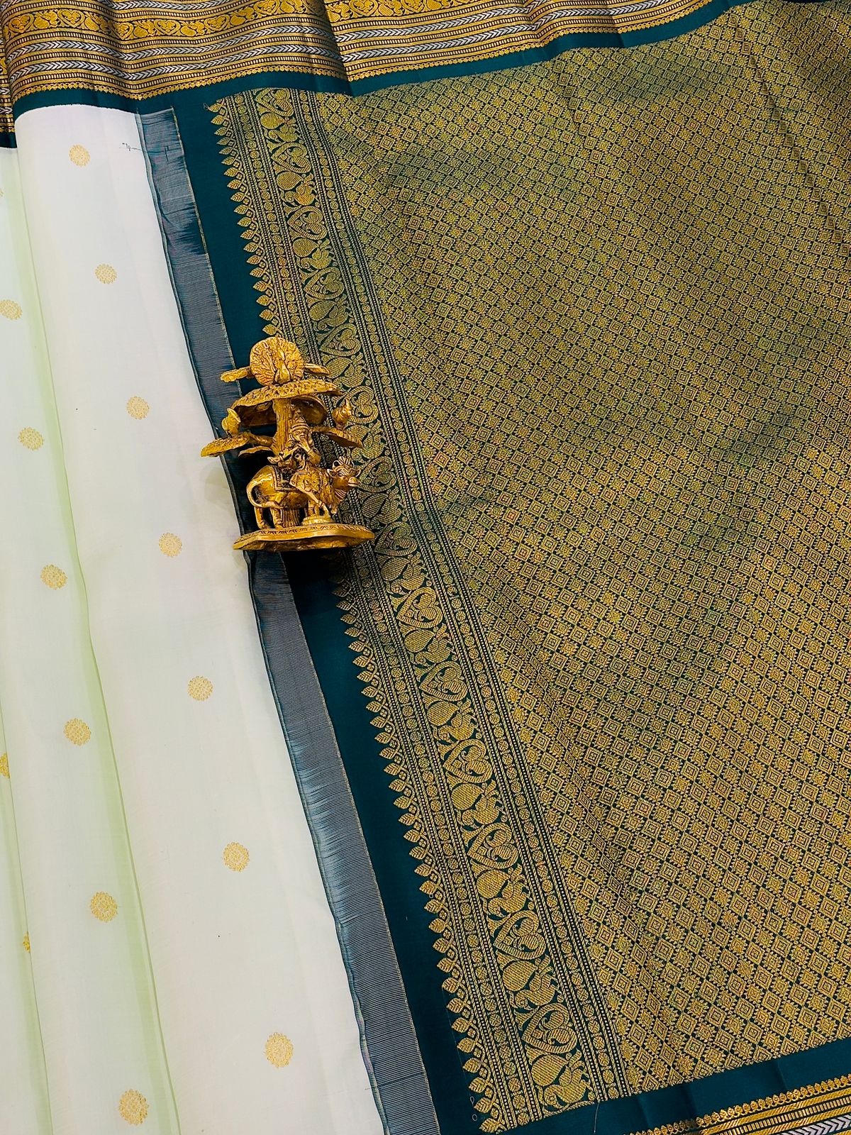 Majestic Green Kanjivaram Silk Grandeur