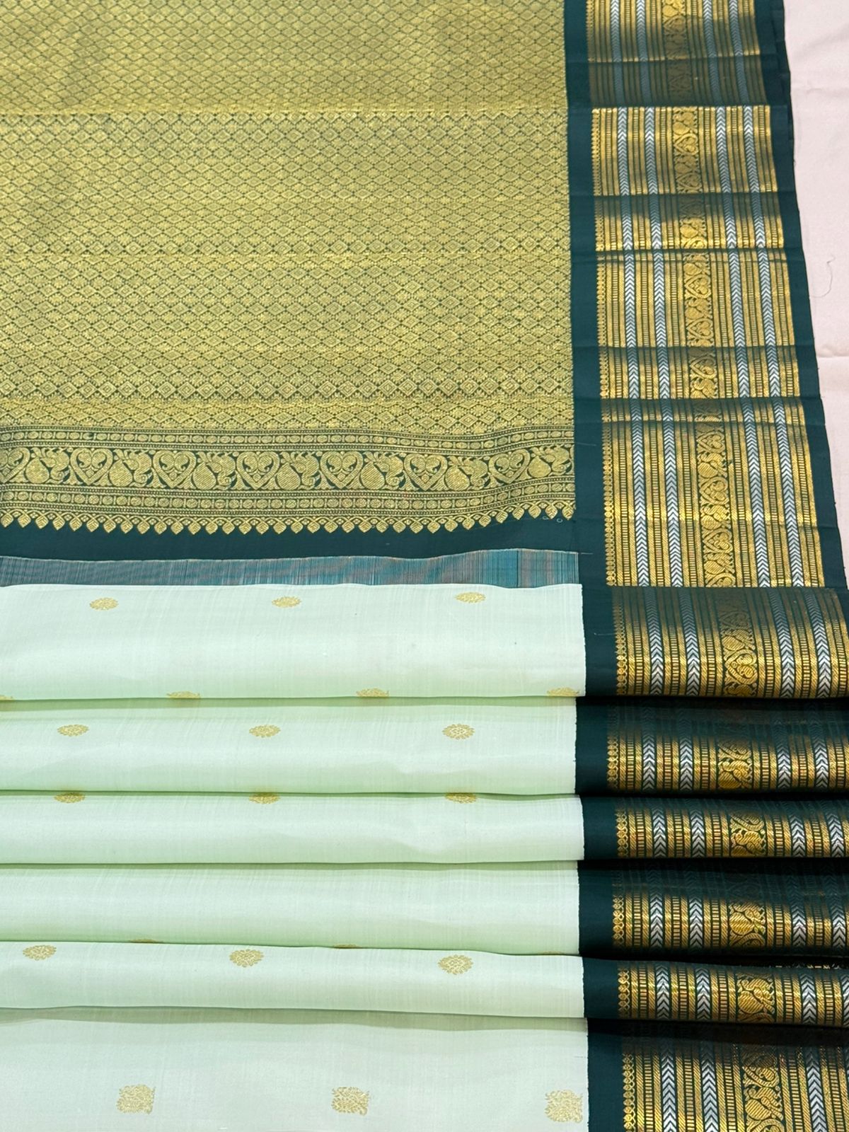Majestic Green Kanjivaram Silk Grandeur