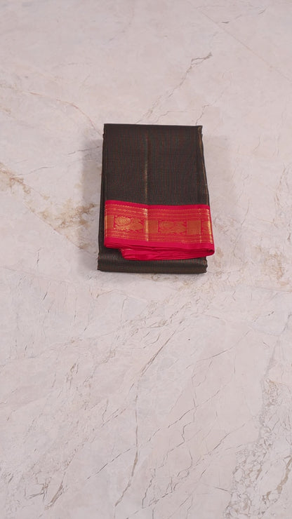 Black full checks Vairaoosi Red Border